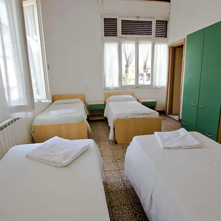 Santa Maria Casa Per Ferie * Marina di Massa
